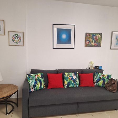 Amazing Apartment For 3 Guests Steps From The Beach Νετάνια Εξωτερικό φωτογραφία