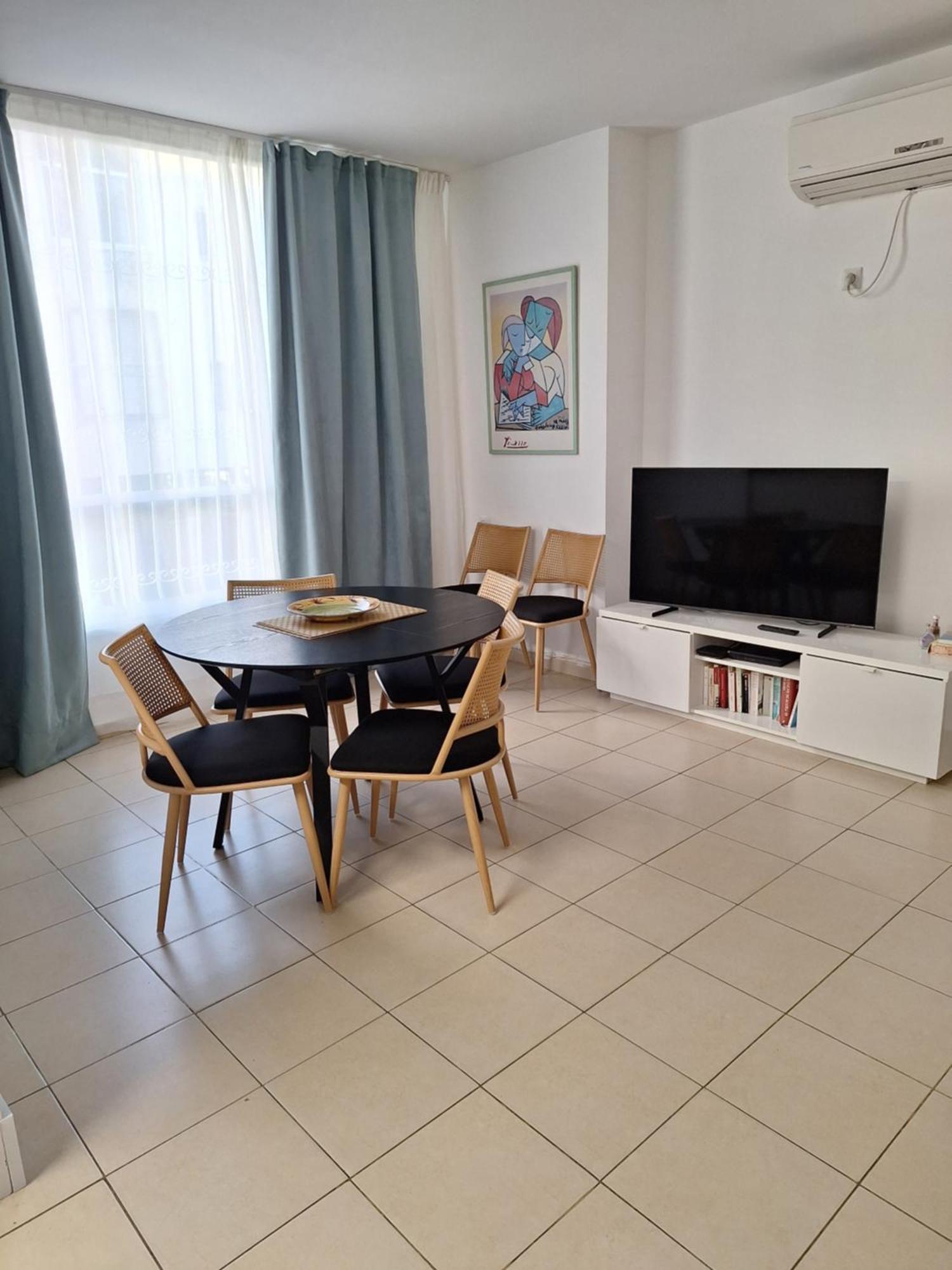 Amazing Apartment For 3 Guests Steps From The Beach Νετάνια Εξωτερικό φωτογραφία